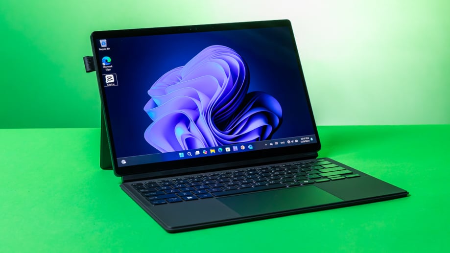 Có Nên Mua Laptop Màn Hình Cảm Ứng Không? Lựa Chọn Phù Hợp Hay Lãng Phí?