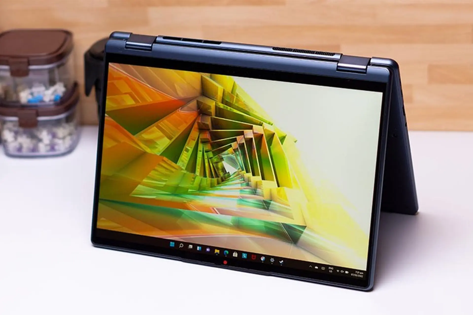 Có Nên Mua Laptop Màn Hình Cảm Ứng Không? Lựa Chọn Phù Hợp Hay Lãng Phí?