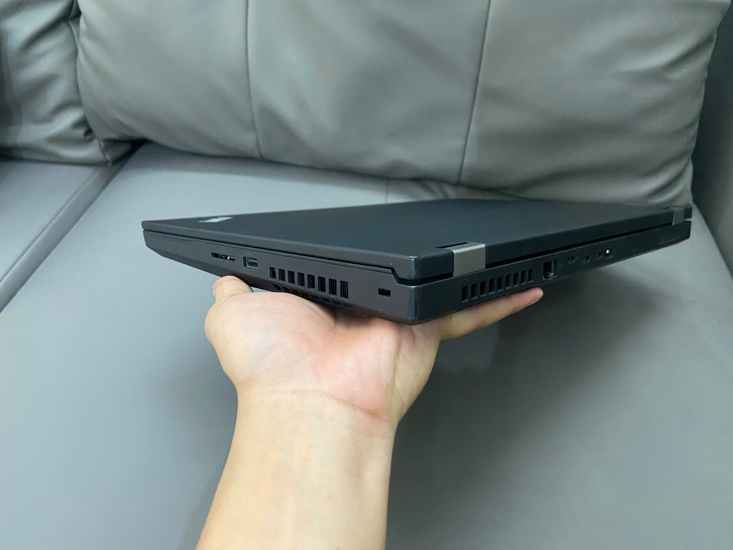 Lenovo P15 Gen 1/ – Intel Core i7-10750H/ Ram 32GB/ SSD 512GB/ Màn hình 15.6 inch FHD (1920 x 1080) IPS